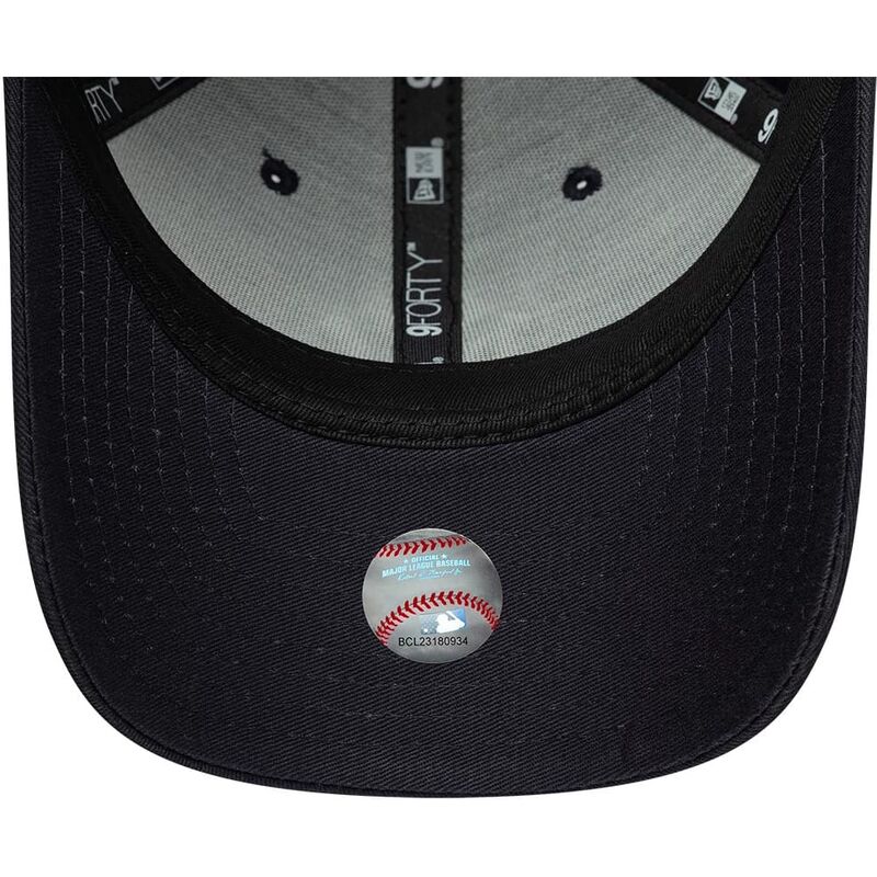 petten-gebogen-marineblauw-snapback-9forty-m-crown-side-script-van-new-york-yankees-mlb-van-new-era