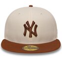 petten-plat-bruin-fitted-59fifty-league-essential-van-new-york-yankees-mlb-van-new-era
