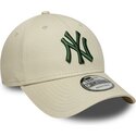 petten-gebogen-beige-verstelbaar-9forty-league-essential-van-new-york-yankees-mlb-van-new-era