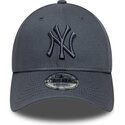 petten-gebogen-grijs-verstelbaar-9forty-league-essential-van-new-york-yankees-mlb-van-new-era