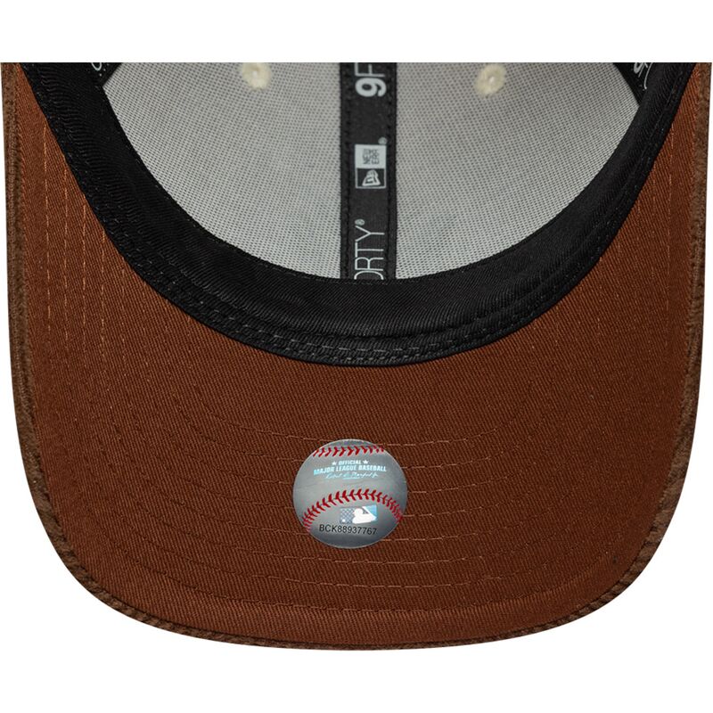 petten-gebogen-bruin-verstelbaar-9forty-m-crown-cord-van-new-york-yankees-mlb-van-new-era petten-gebogen-bruin-verstelbaar-9forty-m-crown-cord-van-new-york-yankees-mlb-van-new-era