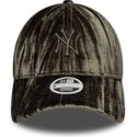 petten-gebogen-groen-verstelbaar-9twenty-velour-van-new-york-yankees-mlb-van-new-era
