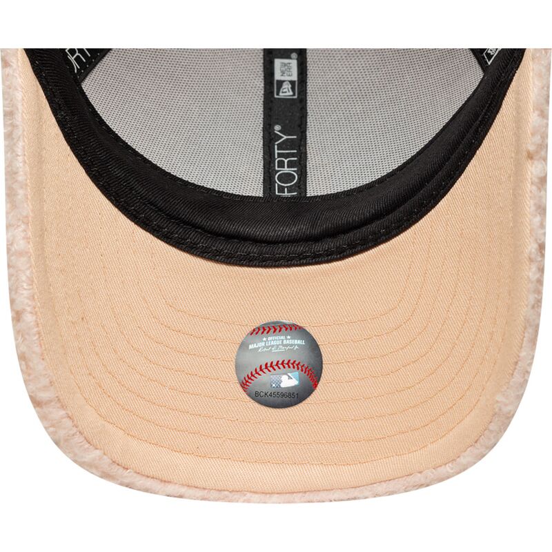 petten-gebogen-roze-snapback-voor-kinderen-rosa-9forty-m-crown-winter-borg-van-new-york-yankees-mlb-van-new-era