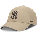 petten-gebogen-beige-verstelbaar-club-structured-uv-poly-ripstop-van-new-york-yankees-mlb-van-nike