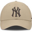 petten-gebogen-beige-verstelbaar-club-structured-uv-poly-ripstop-van-new-york-yankees-mlb-van-nike