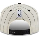 petten-gebogen-beige-snapback-19twenty-pinstripe-van-chicago-bulls-nba-van-new-era