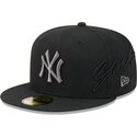 petten-plat-zwart-fitted-59fifty-side-script-van-new-york-yankees-mlb-van-new-era