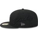 petten-plat-zwart-fitted-59fifty-side-script-van-new-york-yankees-mlb-van-new-era