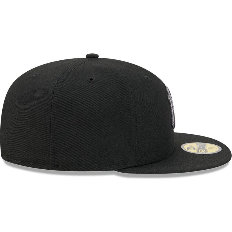 petten-plat-zwart-fitted-59fifty-side-script-van-new-york-yankees-mlb-van-new-era