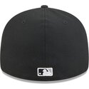 petten-gebogen-zwart-fitted-59fifty-pin-na-lifestyle-f1-van-chicago-white-sox-mlb-van-new-era