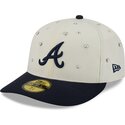 petten-gebogen-beige-fitted-59fifty-beads-na-lifestyle-f1-van-atlanta-braves-mlb-van-new-era