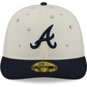 petten-gebogen-beige-fitted-59fifty-beads-na-lifestyle-f1-van-atlanta-braves-mlb-van-new-era