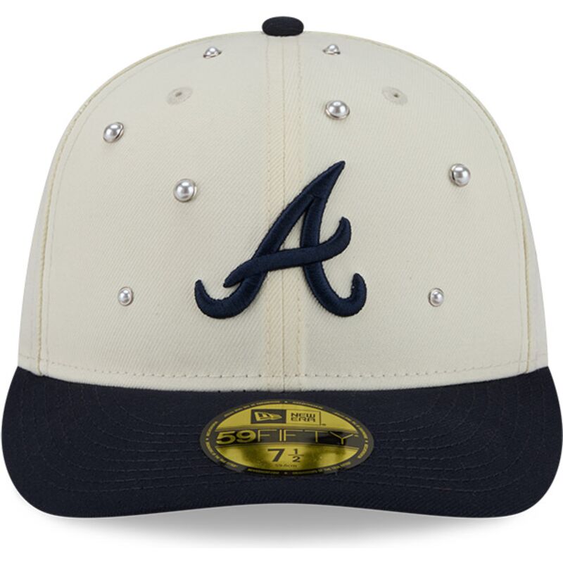 petten-gebogen-beige-fitted-59fifty-beads-na-lifestyle-f1-van-atlanta-braves-mlb-van-new-era