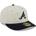 petten-gebogen-beige-fitted-59fifty-beads-na-lifestyle-f1-van-atlanta-braves-mlb-van-new-era