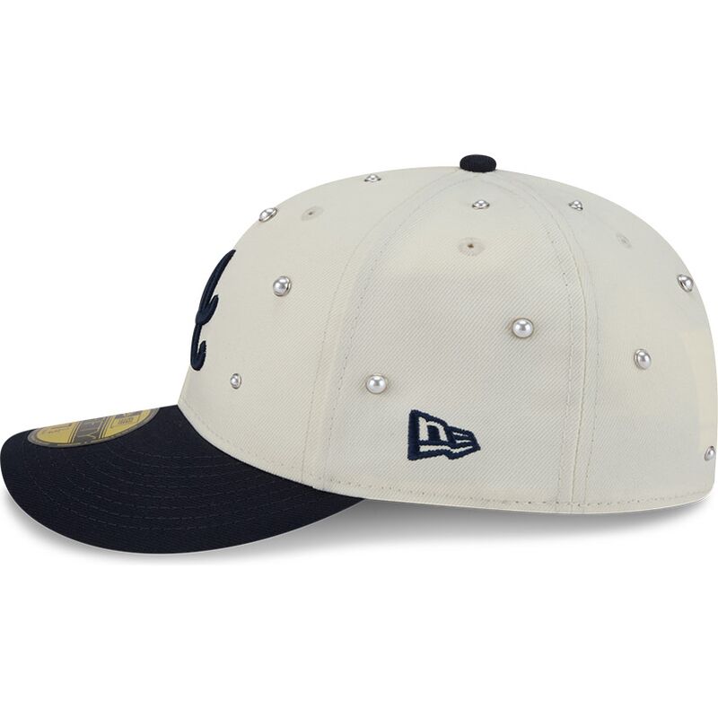 petten-gebogen-beige-fitted-59fifty-beads-na-lifestyle-f1-van-atlanta-braves-mlb-van-new-era