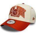 petten-gebogen-beige-snapback-e-frame-wordmark-suede-van-new-york-yankees-mlb-van-new-era