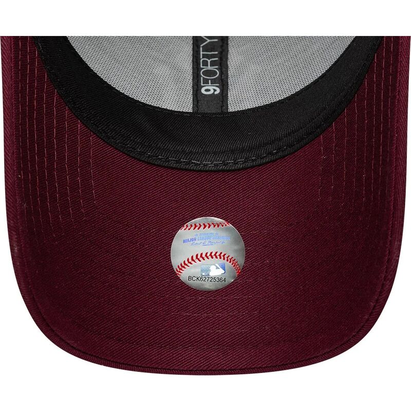 petten-gebogen-rood-verstelbaar-rosa-9forty-metallic-van-new-york-yankees-mlb-van-new-era