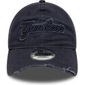 petten-gebogen-marineblauw-verstelbaar-9twenty-distress-wordmark-van-new-york-yankees-mlb-van-new-era