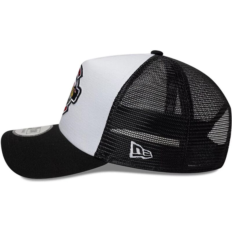 petten-gebogen-zwart-snapback-a-frame-location-icon-van-pigs-eye-garage-van-new-era