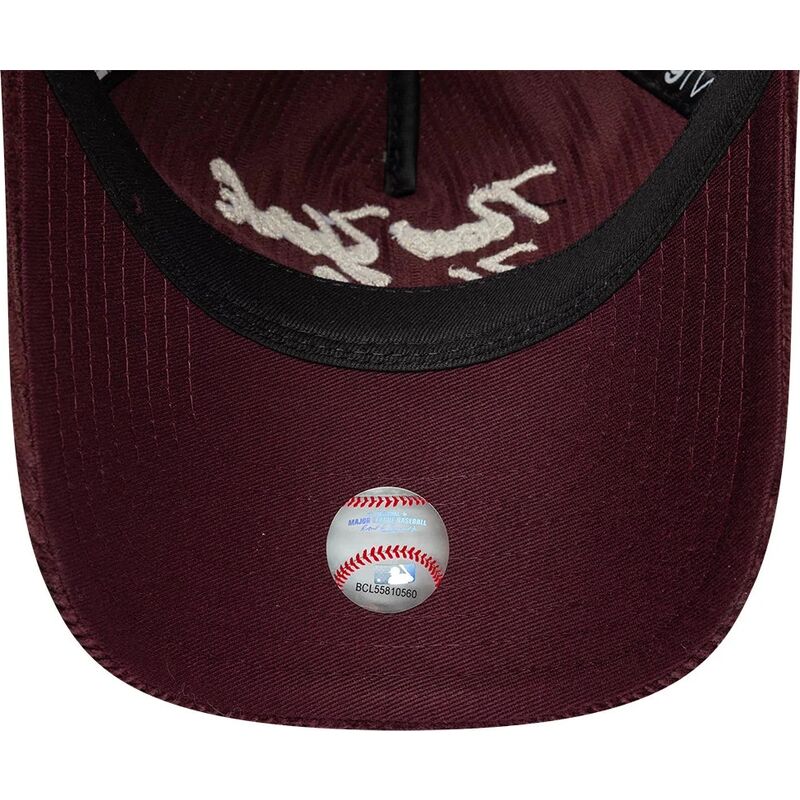 petten-gebogen-rood-verstelbaar-9twenty-a-frame-cord-script-van-new-york-yankees-mlb-van-new-era