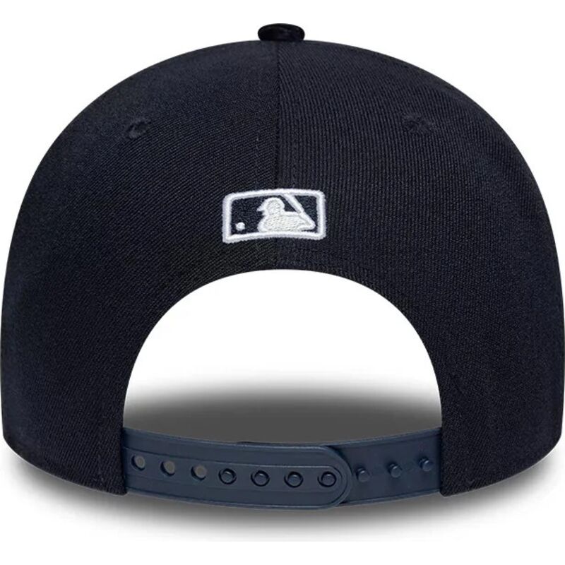 petten-gebogen-marineblauw-snapback-9forty-m-crown-cord-visor-van-new-york-yankees-mlb-van-new-era