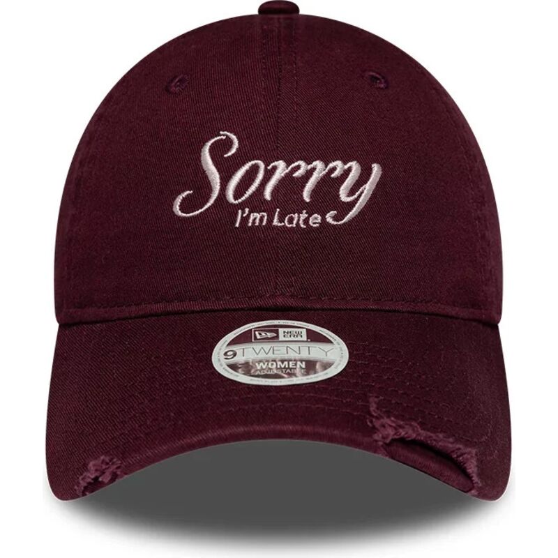 petten-gebogen-rood-verstelbaar-9twenty-slogan-sorry-i-m-late-van-new-era