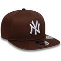 petten-plat-bruin-snapback-9fifty-original-fit-league-essential-van-new-york-yankees-mlb-van-new-era