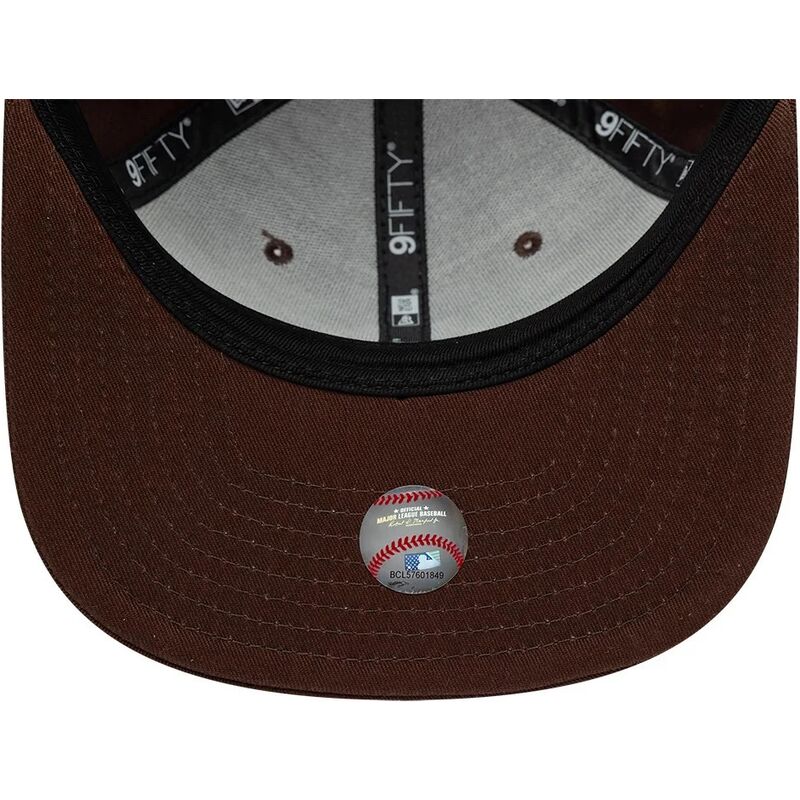 petten-plat-bruin-snapback-9fifty-original-fit-league-essential-van-new-york-yankees-mlb-van-new-era petten-plat-bruin-snapback-9fifty-original-fit-league-essential-van-new-york-yankees-mlb-van-new-era