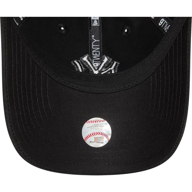 petten-gebogen-zwart-verstelbaar-9twenty-league-essential-van-new-york-yankees-mlb-van-new-era