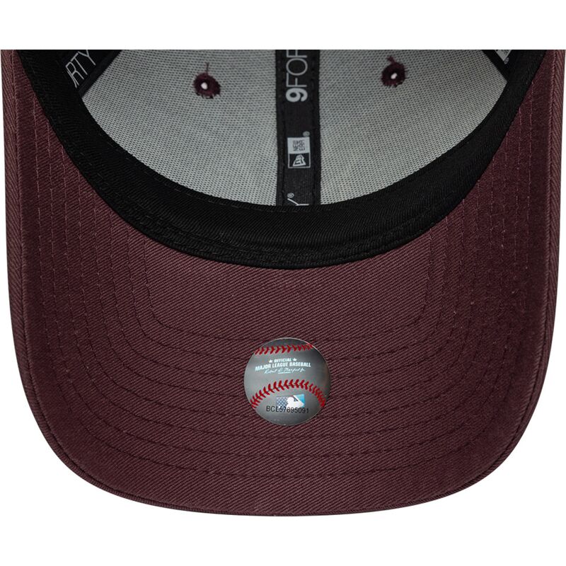 petten-gebogen-rood-verstelbaar-9forty-league-essential-van-new-york-yankees-mlb-van-new-era petten-gebogen-rood-verstelbaar-9forty-league-essential-van-new-york-yankees-mlb-van-new-era