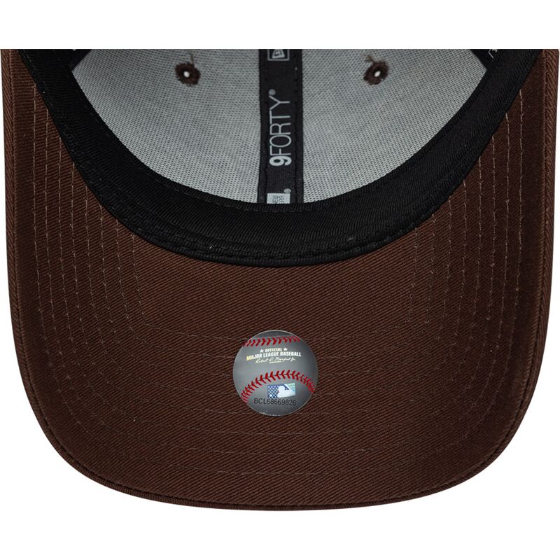 petten-gebogen-bruin-verstelbaar-9forty-league-essential-van-new-york-yankees-mlb-van-new-era