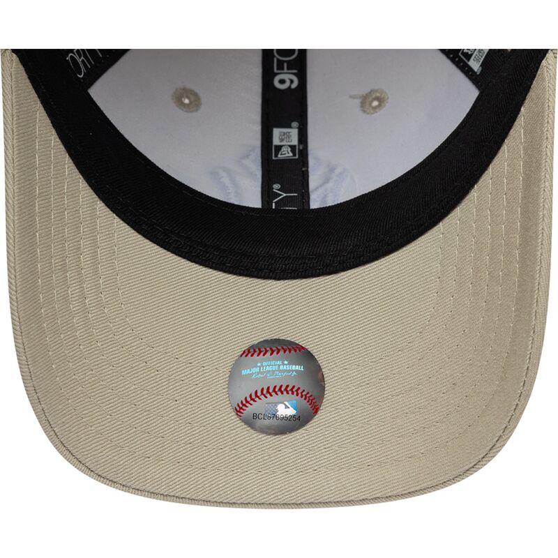 petten-gebogen-beige-verstelbaar-9forty-monster-icon-van-new-york-yankees-mlb-van-new-era