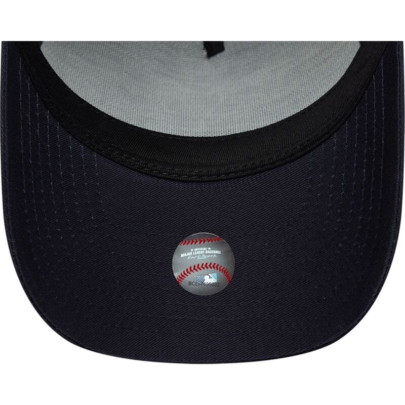 petten-gebogen-marineblauw-snapback-9forty-e-frame-team-outline-van-new-york-yankees-mlb-van-new-era