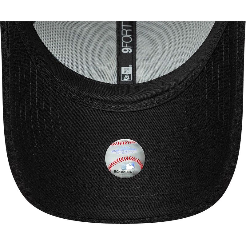 petten-gebogen-zwart-snapback-9forty-winter-borg-van-new-york-yankees-mlb-van-new-era