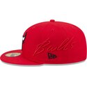 petten-plat-rood-fitted-59fifty-side-script-van-chicago-bulls-nba-van-new-era