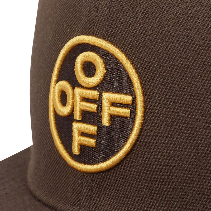 petten-plat-bruin-snapback-off-embroidered-twill-van-l-ab-c-o-off-white petten-plat-bruin-snapback-off-embroidered-twill-van-l-ab-c-o-off-white