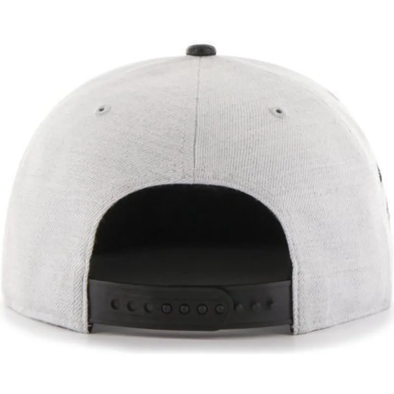 petten-plat-grijs-snapback-lateral-van-new-york-yankees-mlb-van-47-brand