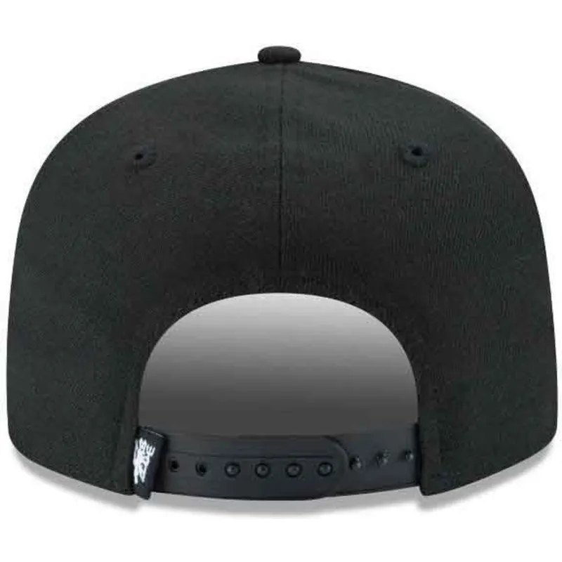 petten-plat-zwart-snapback-9fifty-black-on-black-van-manchester-united-football-club-premier-league-van-new-era petten-plat-zwart-snapback-9fifty-black-on-black-van-manchester-united-football-club-premier-league-van-new-era